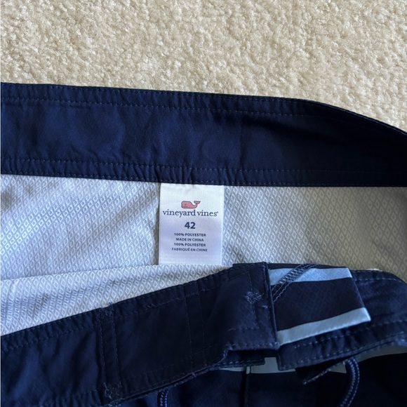 Vineyard vines size 42 blue swim shorts - Picture 2 of 3